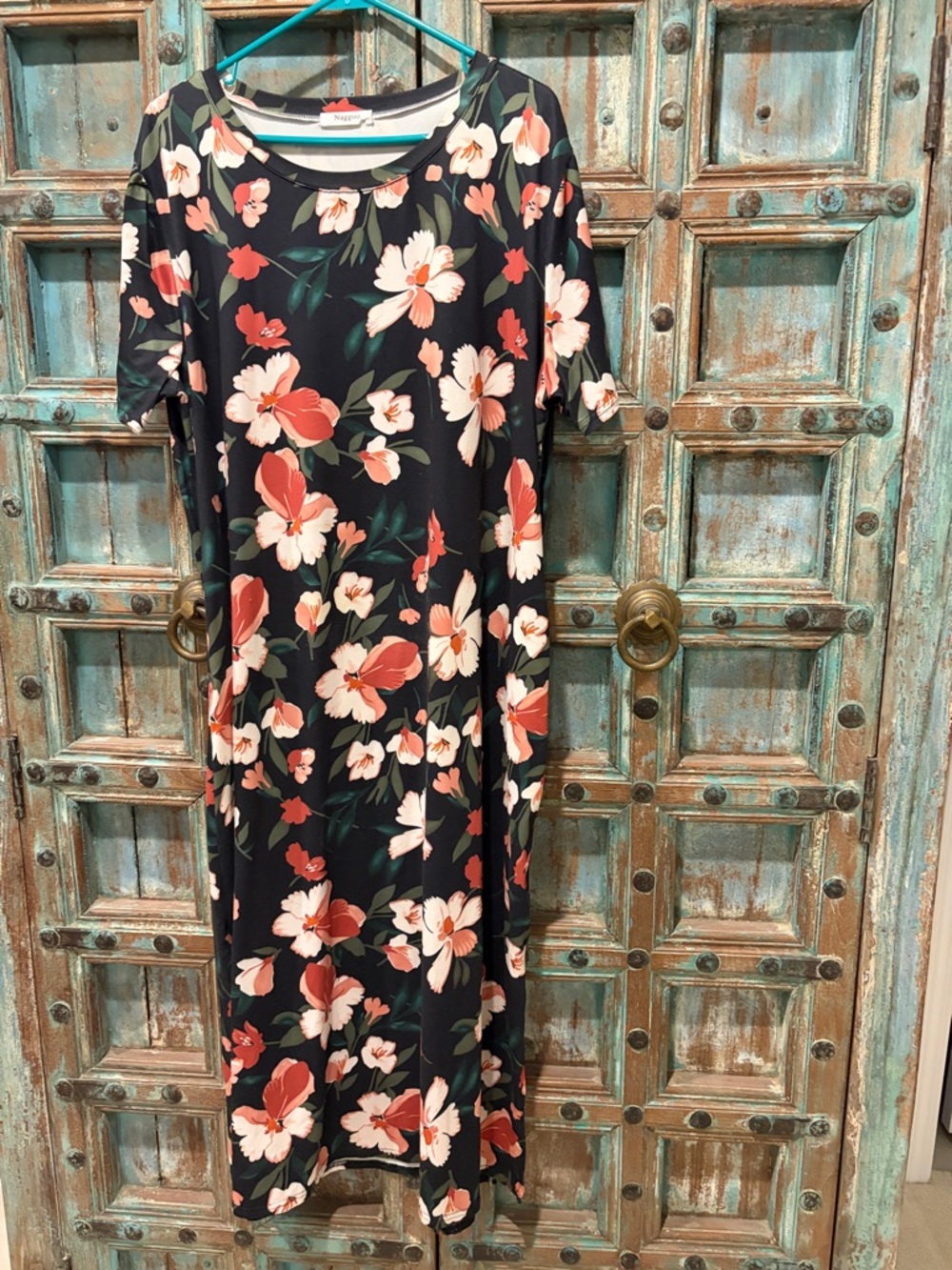 Set of 2 Maxi length Short Sleeve dresses with pockets and side slit - Picture 2 of 5